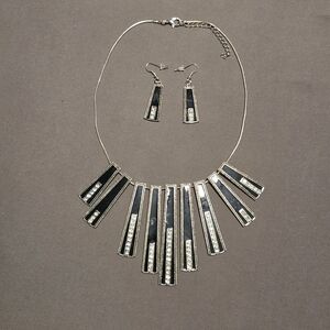 Elegant Black and Gold Necklace Set